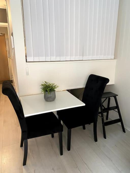Koselig Og Sentralt Midt I Fargegaten Stavanger Buitenkant foto